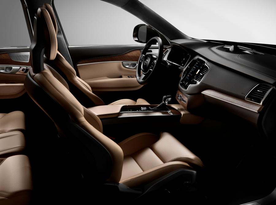  Volvo XC90 T6 AWD First Edition 2014 года  (фото 22 из 38)